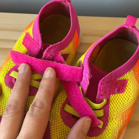 Toddler Girls Size 8 Bright Pink Shoes Bundle Crocs + Stride Rite - Picture 7 of 12